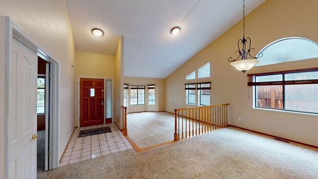 Primary Photo - Well-maintained 3x2 single-family Windsor ...