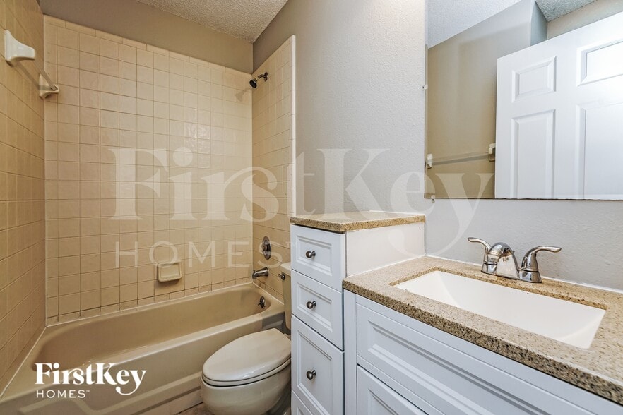 Building Photo - 601 Celito Dr