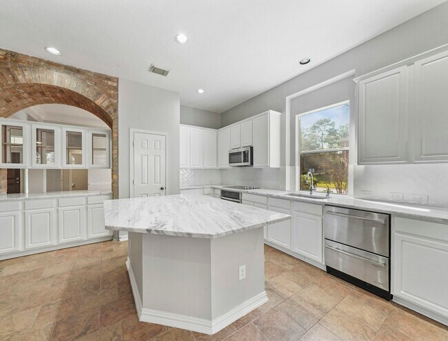 Building Photo - 106 Cezanne Woods Dr