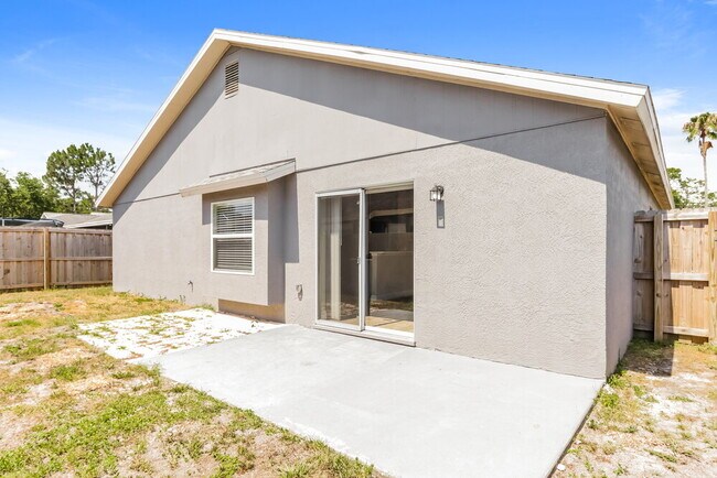 Building Photo - 22726 Sills Loop