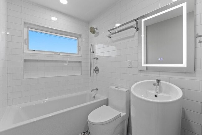Building Photo - Freshly Updated West Seattle Rambler w/ Ai...