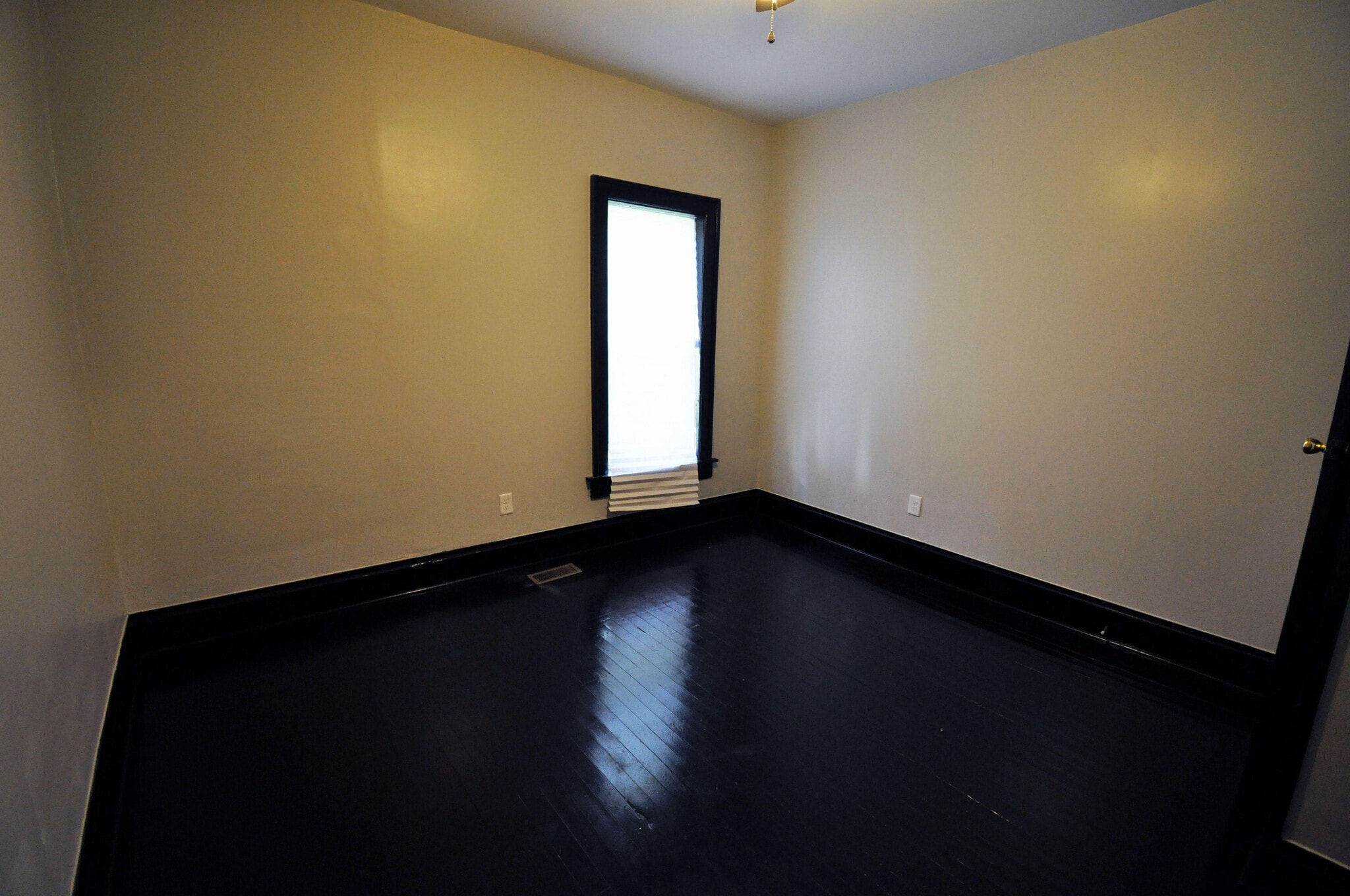 Bedroom #1 - 886 Carpenter St