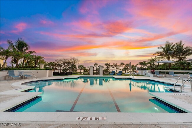 Building Photo - 8473 Bay Colony Dr
