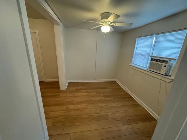 Building Photo - Downtown Pensacola - 2 bedroom, 1 bathroom