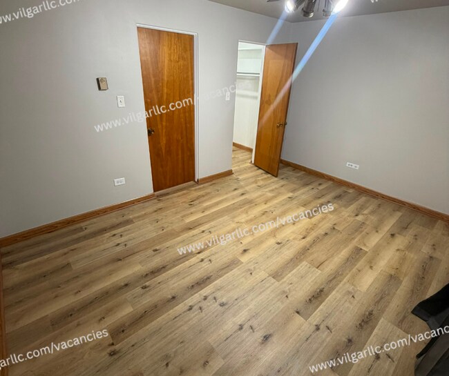 Building Photo - 8841 Schneider Ave