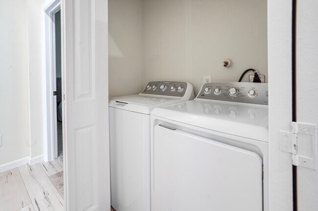 Building Photo - 1611 Shelby St