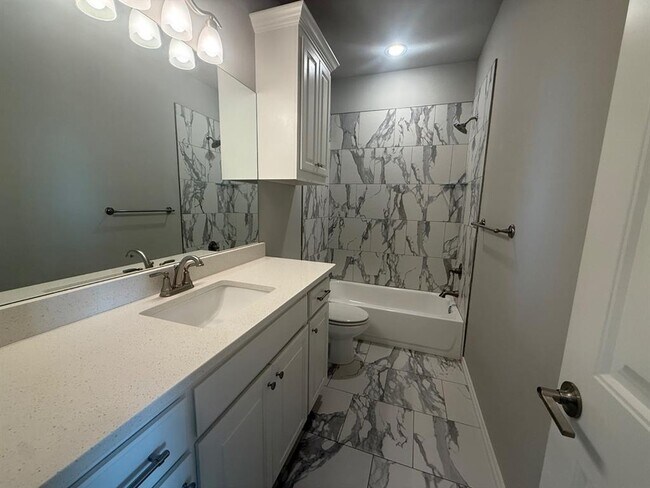 Building Photo - 9544 Monterey Dr