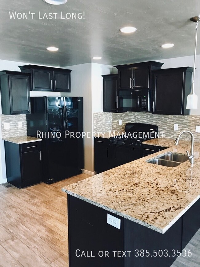 Building Photo - 1385 Bridal Veil Dr