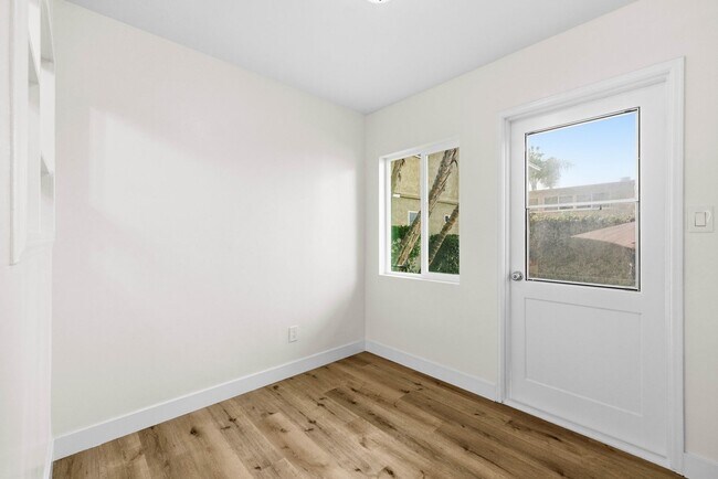 Building Photo - 2BR Coastal La Jolla Apartment | Steps to Windansea Beach