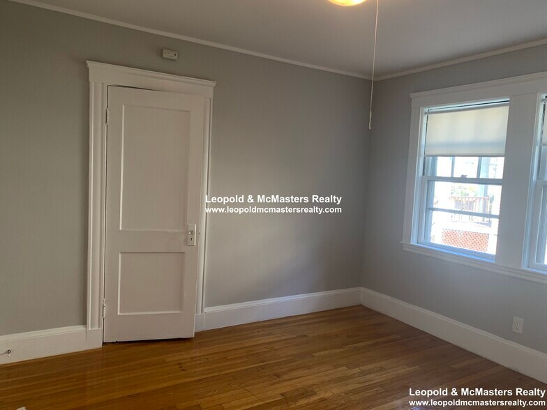 Building Photo - 136 Arlington St