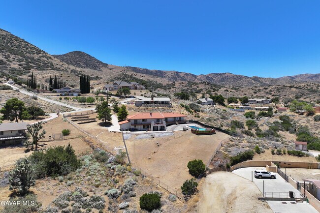 Building Photo - 1055 Lakeview Dr