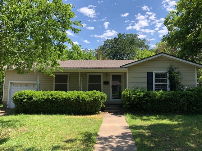 Primary Photo - Waco Home!