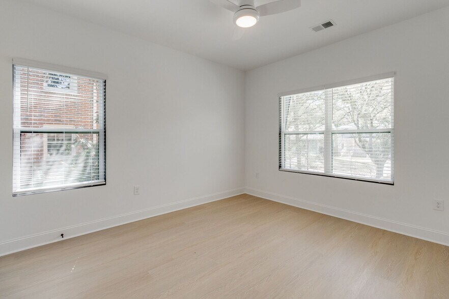 Building Photo - 133 Harden St