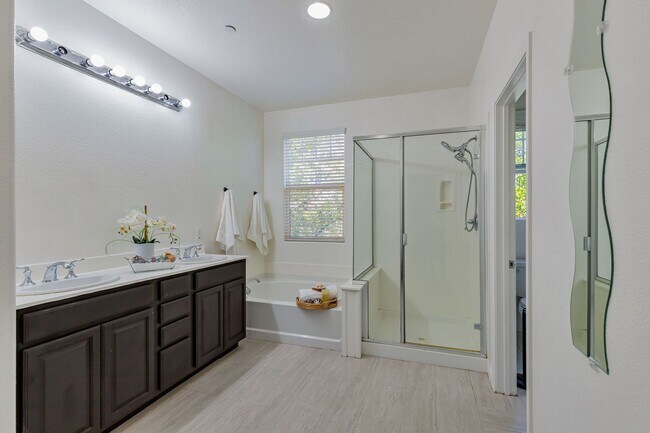 Building Photo - $4595 - Modern and Comfortable 4 Br/3 Ba home in the quiet Foothills of West Gilroy
