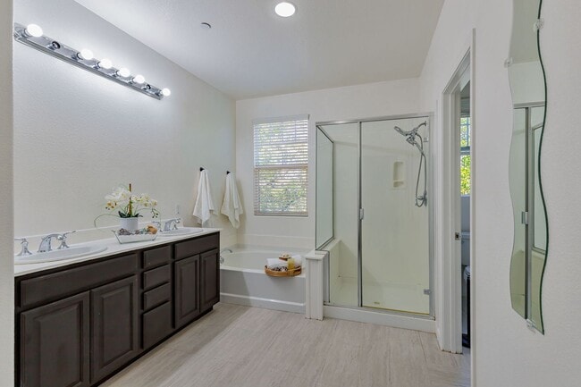 Building Photo - 8940 Acorn Way
