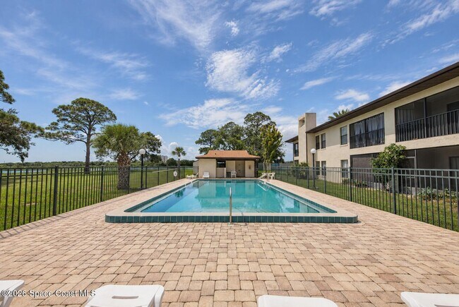 Building Photo - 515 Landings Way