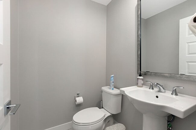 Building Photo - Stunning & Spacious - 3BD/2.5BA Townhome - Resort Style Living! Smart Home! Roof Deck w/ Expansiv...