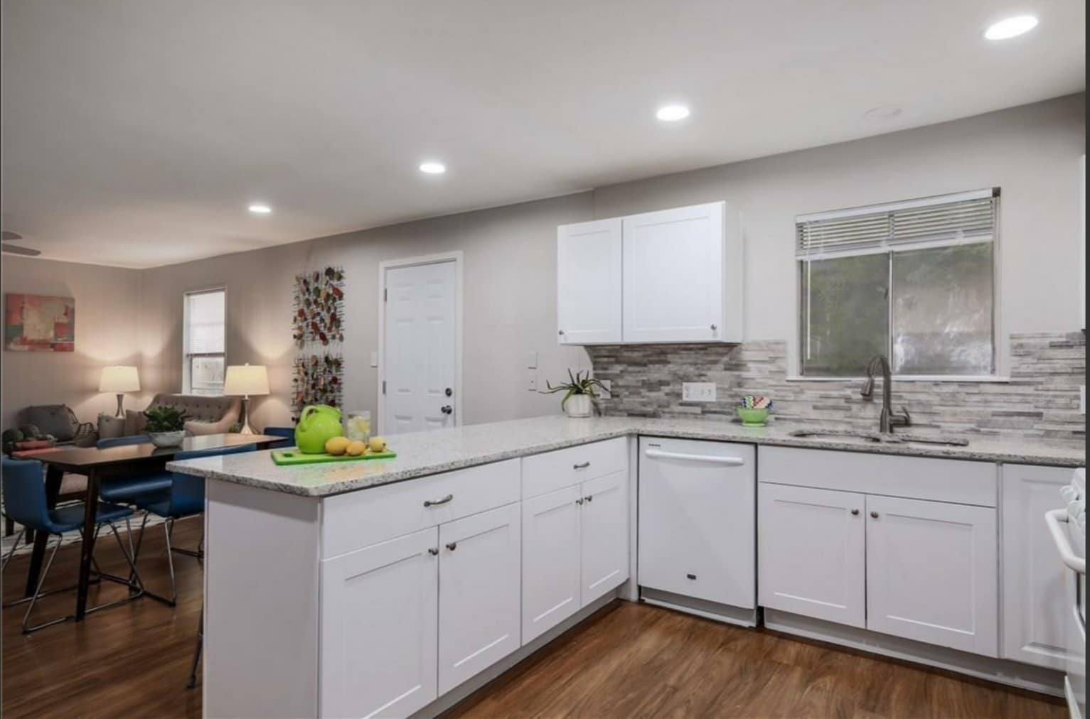 Private Kitchen - 10608 Georgian Dr