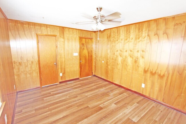 Building Photo - 401 Windridge Dr