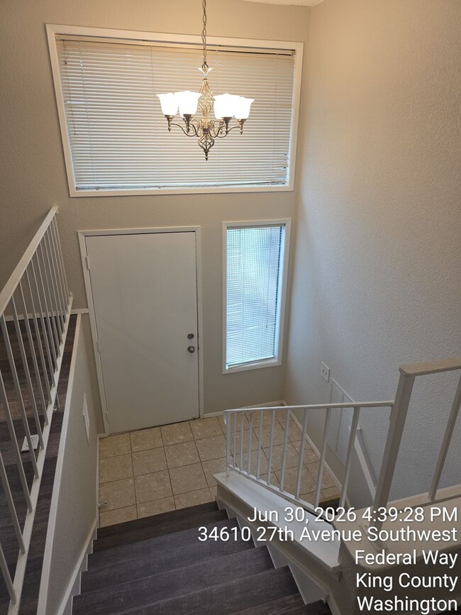 Building Photo - Federal way split level home - 3 bedrooms 2 bathrooms, AC, RV parking, EV Chargers and more, Avai...