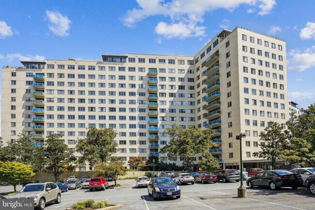 Building Photo - 10201 Grosvenor Pl