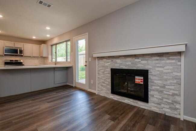 Building Photo - 10302 Tablerock Dr