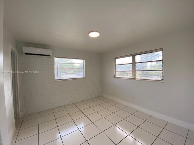 Building Photo - 310 NE 82nd St