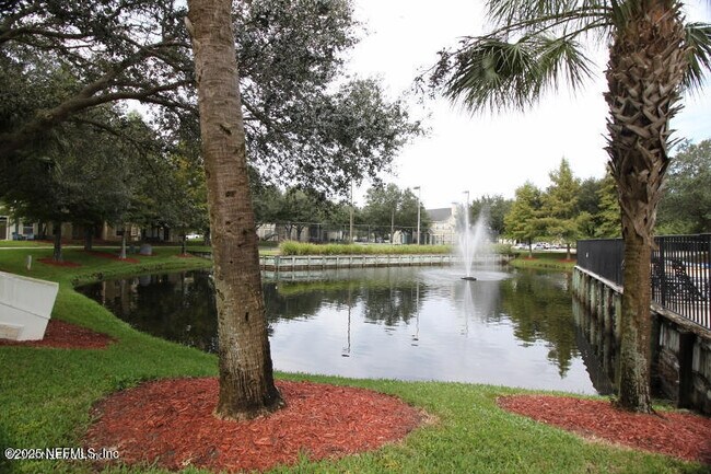 Building Photo - 13703 Richmond Park Dr N