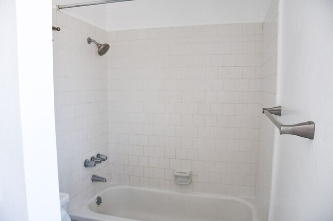 Building Photo - Tularosa (344) West