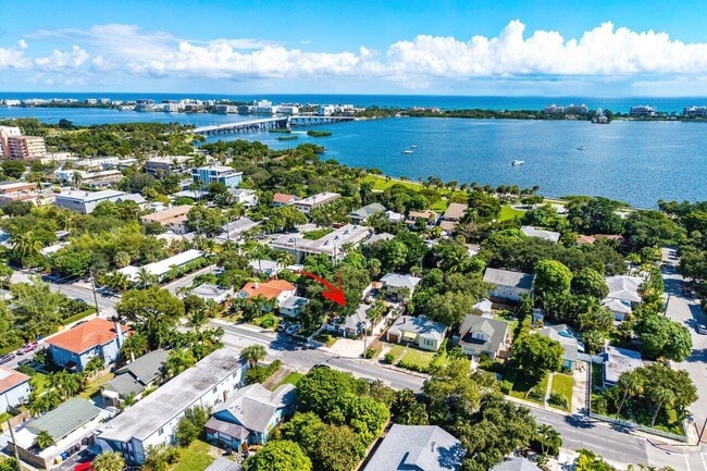 Primary Photo - 314 S Palmway