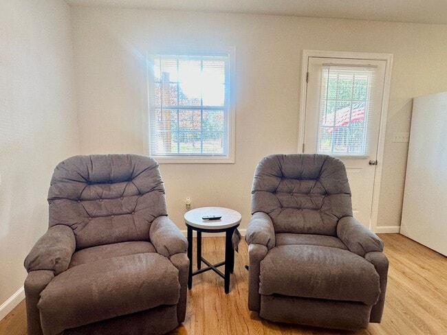 Building Photo - Fully Furnished Studio just off Highway 58