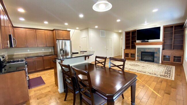 Building Photo - 10690 NW Jordan Ln