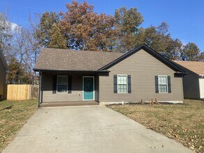 Building Photo - Sweet 3 bed 2 bath.  No Backyard Neighbors.
