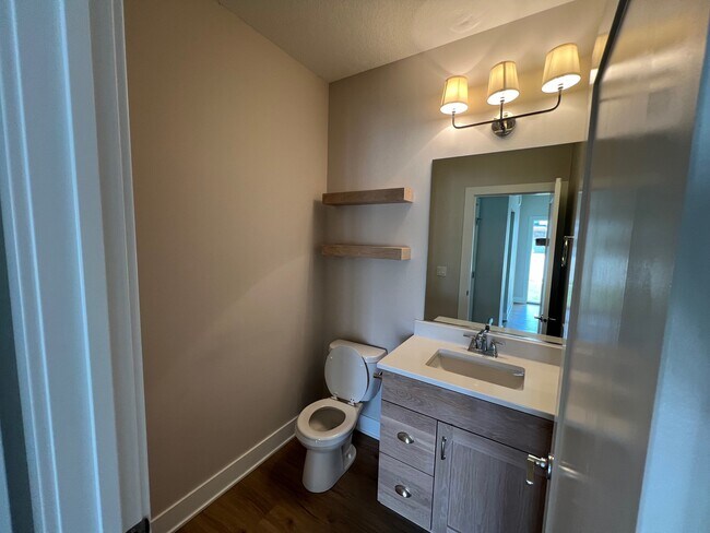 Building Photo - 460 NW Gracewood Dr