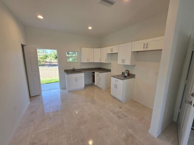 Building Photo - ASK US HOW TO GET FREE RENT!!-Brand New Co...