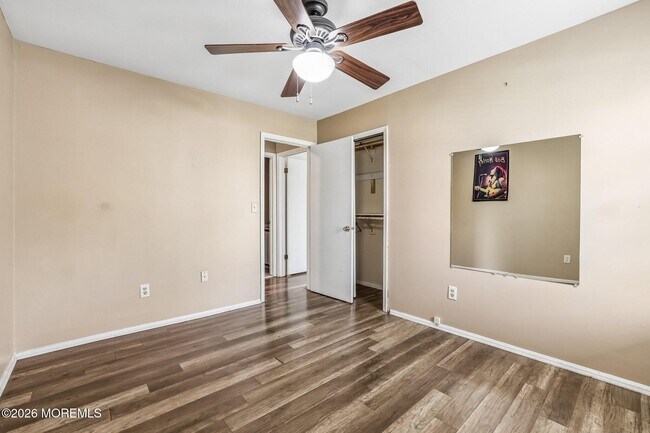 Building Photo - 418 Dorchester Way