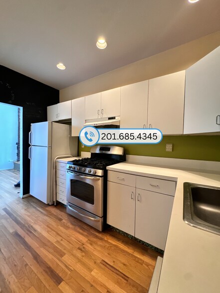 Building Photo - 337 Washington St