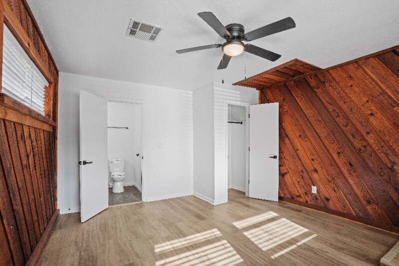 Building Photo - 513 Manor Dr