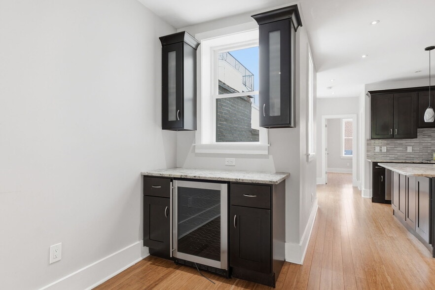 Building Photo - 2128 1st St NW