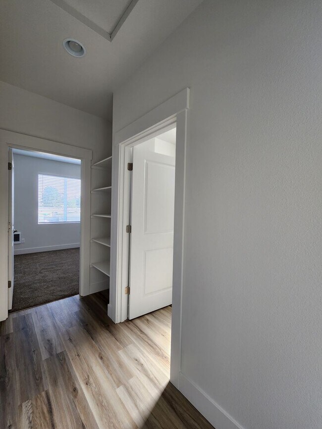 Building Photo - $500 MOVE IN SPECIAL - FREE RENT - Beautiful Brand New Modern Apartment Homes in Keizer