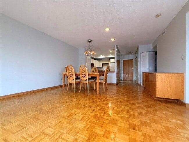 Building Photo - 1850 Beacon St