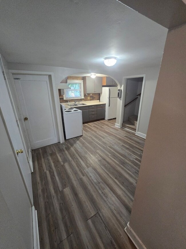 Building Photo - 3 Bedroom, 1 Bathroom House