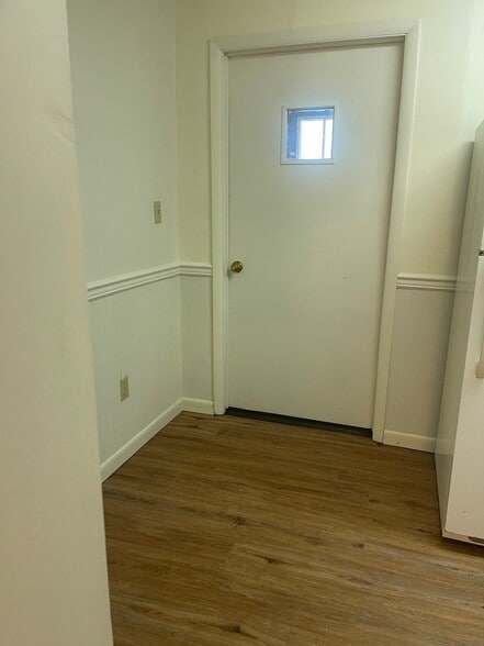 Building Photo - 211 Hillcrest St