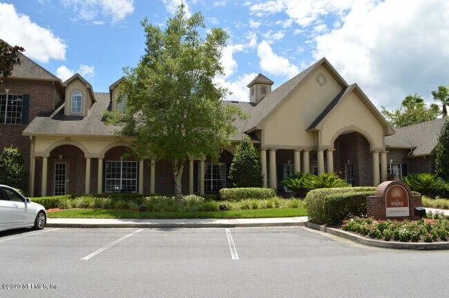 Primary Photo - 7800 Point Meadows Dr