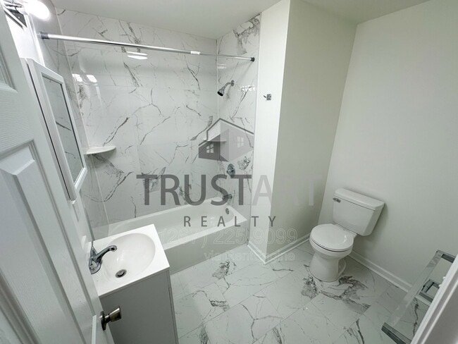 Building Photo - 2153 W Grange Ave