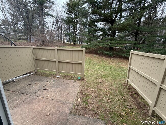 Building Photo - 60 Old Town Rd