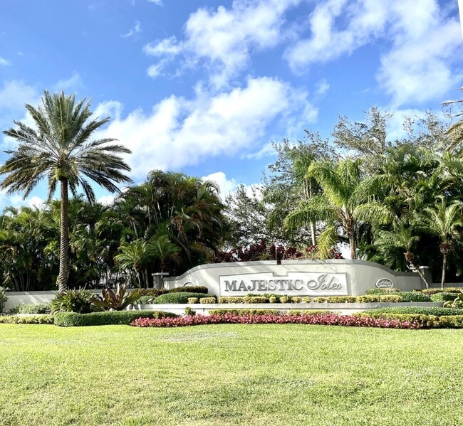 Building Photo - 10921 Royal Caribbean Cir