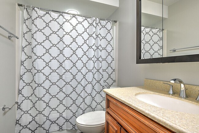 Building Photo - 680 Elk Dr