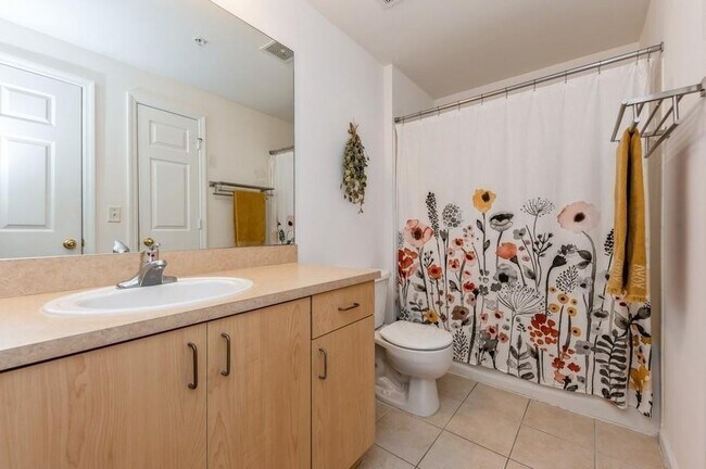 Building Photo - 533 NE 3rd Ave