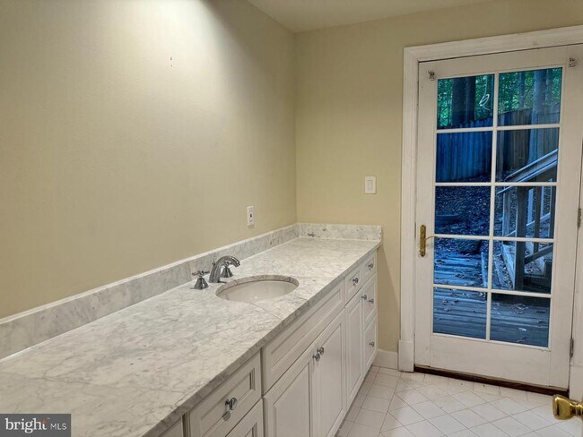 Building Photo - 10856 Patowmack Dr